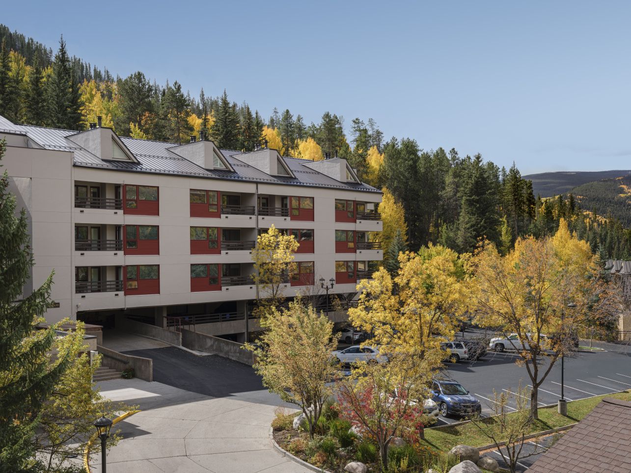 Exterior of Marriott's StreamSide Douglas resort timeshare with forested mountains in distance